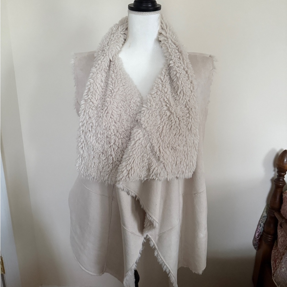 Me Jane Cream Faux Shearling Vest